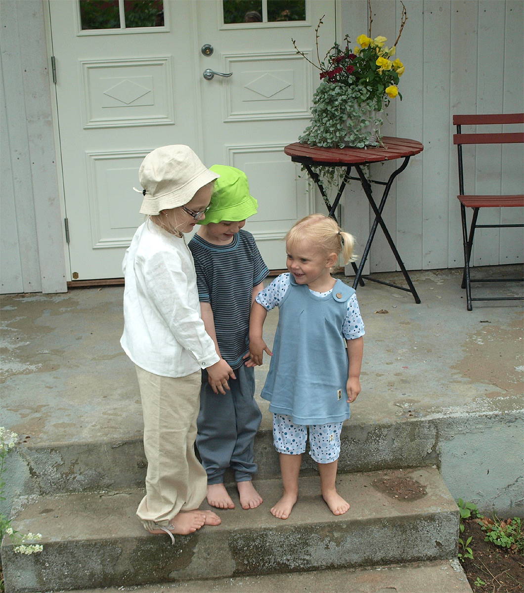 Minimundus och Tim&Teja kläder av 100% ekologisk bomull, lin och oblekt naturtyg samlad bild