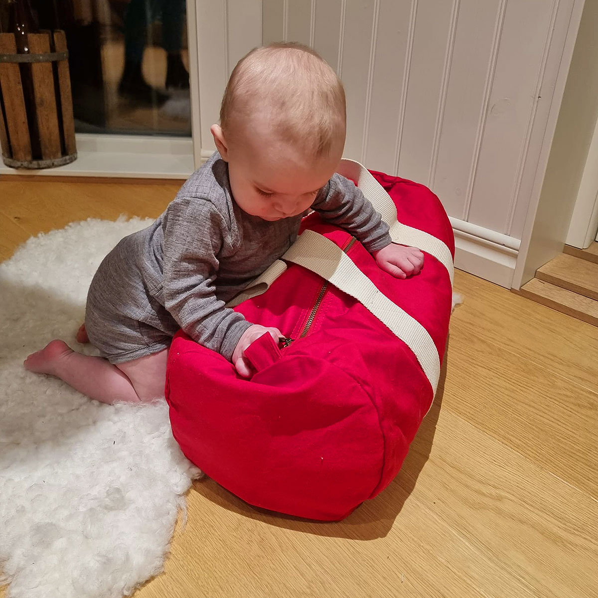 EarthAware ekologisk barrel bag, weekendbag röd